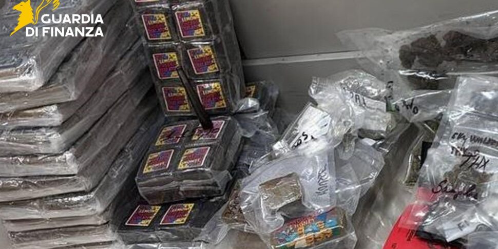 Al momento stai visualizzando Arrestato agrigentino con 10 chili di hashish durante il ritiro da un corriere