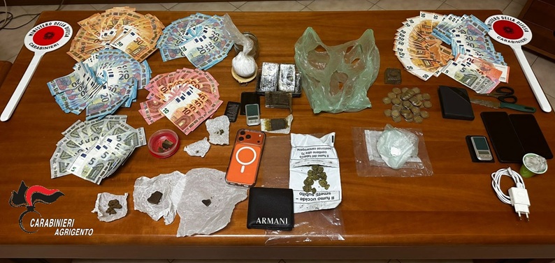 Al momento stai visualizzando Spaccio di droga a Menfi: due 27enni arrestati dai carabinieri