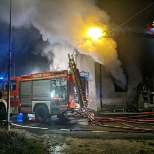 Scopri di più sull'articolo Incendio devasta magazzino agricolo a Canicattì, si cerca l’origine dolosa