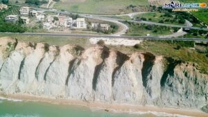 Scopri di più sull'articolo Strategie efficaci per combattere l’erosione delle coste locali