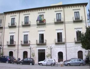 Scopri di più sull'articolo Il Consiglio Comunale porge le condoglianze alla famiglia di Gabriele Vaccaro