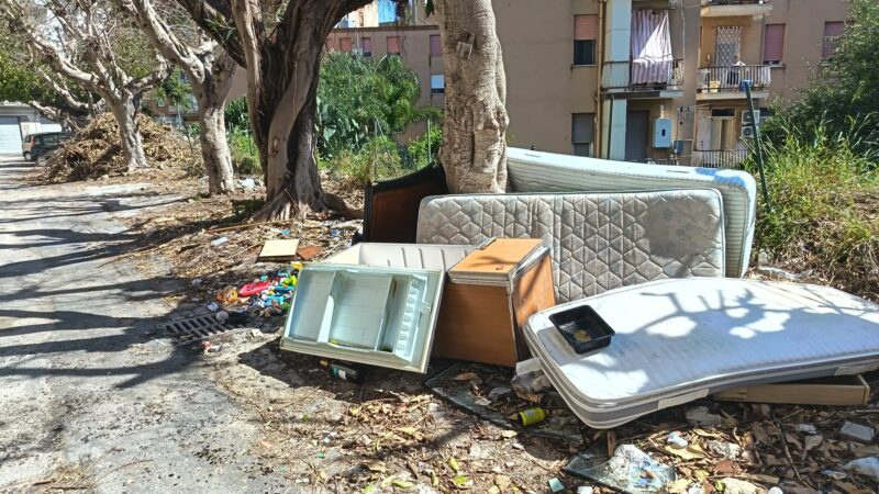 Al momento stai visualizzando Via Toniolo: settimane di degrado e abbandono mettono in allerta i residenti