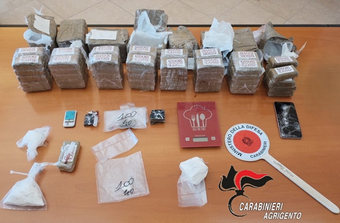 Al momento stai visualizzando Arrestato 28enne a Sciacca con oltre 8 kg di droga in casa