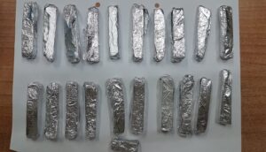 Scopri di più sull'articolo Arrestato a Caltanissetta dopo il ritiro di 10 chili di hashish ad Agrigento
