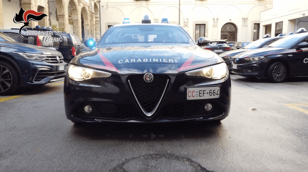 Al momento stai visualizzando Due arresti dei Carabinieri: sequestrati droga, contanti e armi improprie