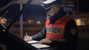 Scopri di più sull'articolo Due giovani nei guai: guida senza patente e droga in auto