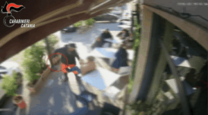 Scopri di più sull'articolo 59enne in manette dopo aver accoltellato un “ammiratore” della sorella