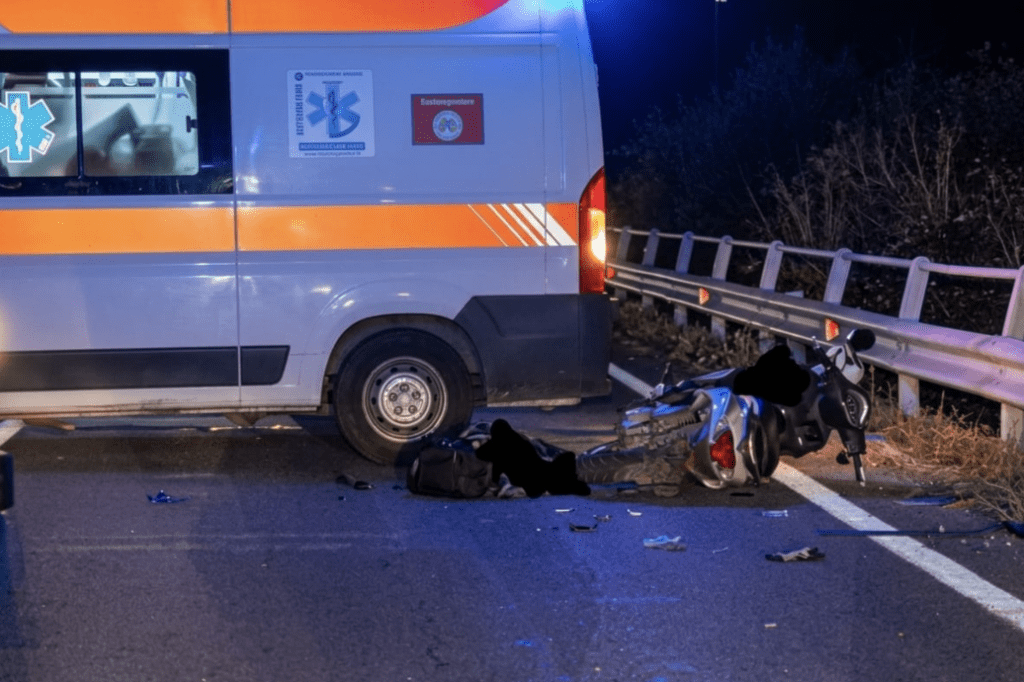 Al momento stai visualizzando Due minorenni ricoverati per fratture dopo incidente al bivio di Maddalusa