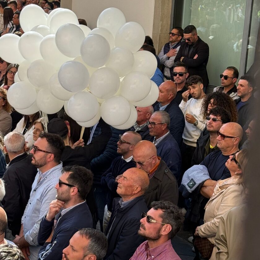 Al momento stai visualizzando Ultimo saluto a Gabriele Vaccaro: Favara si stringe in silenzio e commozione