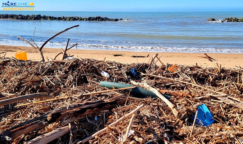 Al momento stai visualizzando Iniziativa delle associazioni ambientaliste per ripulire le spiagge agrigentine