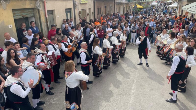 Al momento stai visualizzando Blufi festeggia il finocchietto selvatico: torna la Sagra dal 9 al 10 maggio