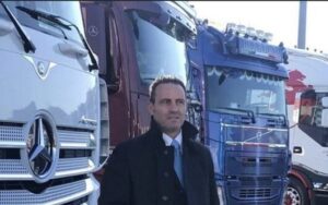 Scopri di più sull'articolo Revocato il fermo degli autotrasportatori dopo l’incontro con il viceministro