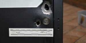 Scopri di più sull'articolo Colpi sparati contro un portone a Canicattì: si teme un avvertimento