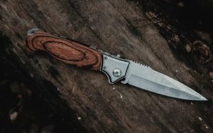 Scopri di più sull'articolo 57enne denunciato per possesso di coltello a serramanico in auto