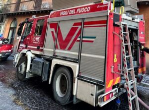 Scopri di più sull'articolo Fiamme in un edificio abbandonato: si indaga su origine dolosa