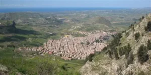 Scopri di più sull'articolo Caduta dalle scale in casa: tragedia nell’Agrigentino, una donna muore