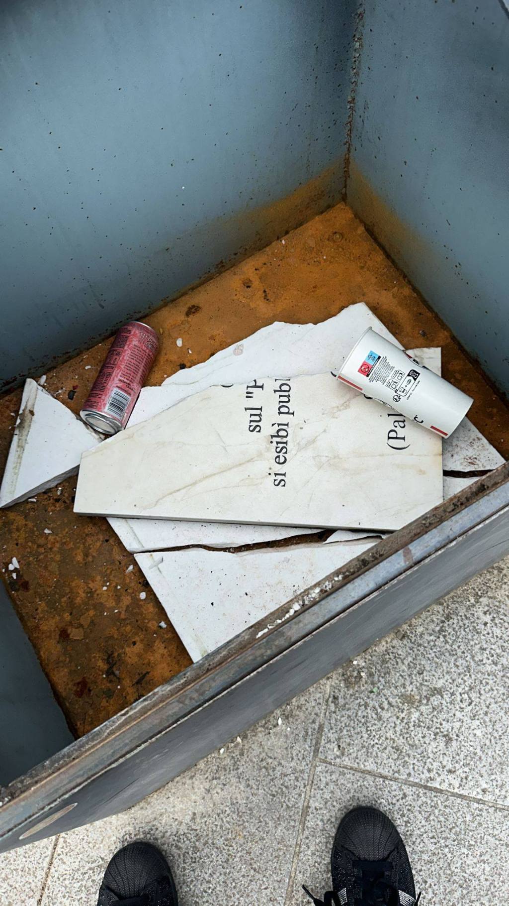 Al momento stai visualizzando Targa di Giuni Russo vandalizzata: Samonà denuncia il disprezzo culturale