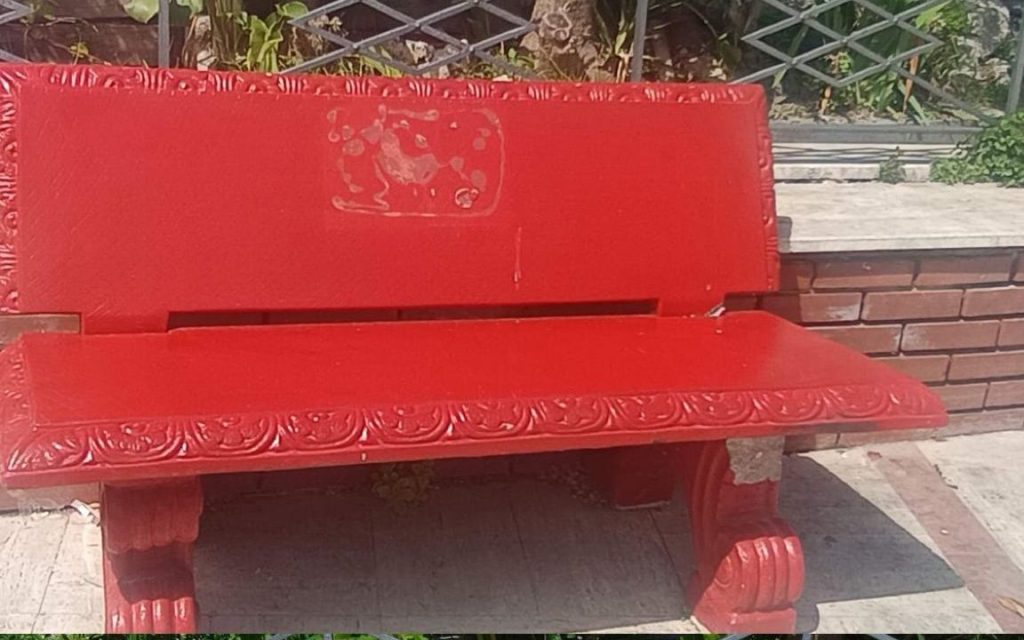 Al momento stai visualizzando Vandali colpiscono la Villetta Garibaldi di Licata: panchina rossa distrutta