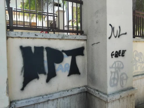 Al momento stai visualizzando Villa XXV Aprile a Campobello di Licata deturpata da scritte contro i trapper