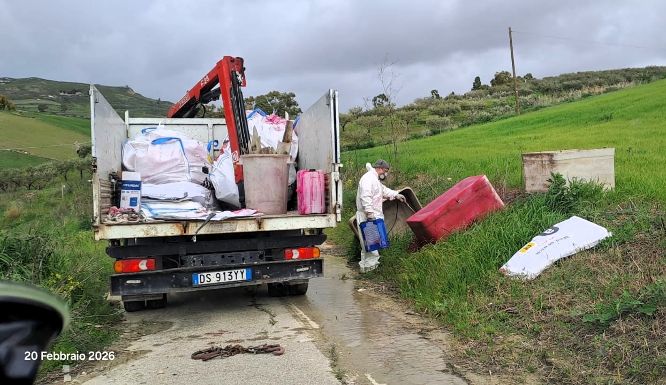 Scopri di più sull'articolo Rimozione di 235 tonnellate di rifiuti sulle strade provinciali agrigentine