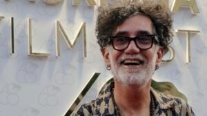 Scopri di più sull'articolo Lello Analfino incanta il pubblico al Circolo Empedocleo di Agrigento