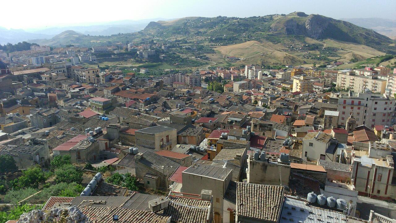 Al momento stai visualizzando Tragedia a Casteltermini: incidente sul lavoro provoca una vittima
