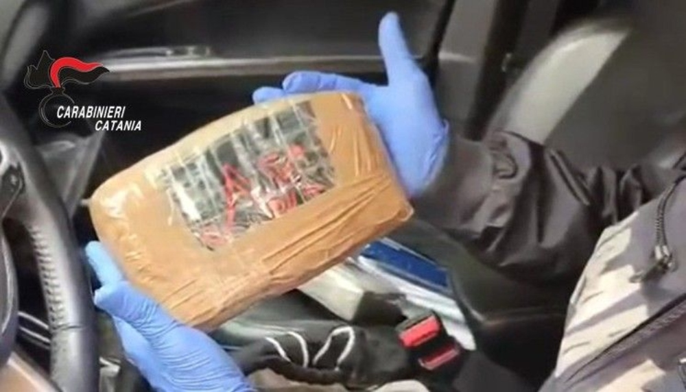 Al momento stai visualizzando Agrigentino in manette: sequestrati oltre due chili di cocaina