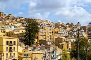 Scopri di più sull'articolo Rivitalizzazione del centro: Agrigento riapre i cortili storici