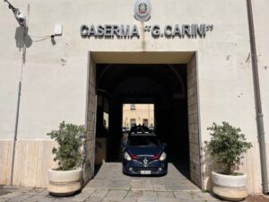 Scopri di più sull'articolo Due arresti per rapina e ricettazione: la polizia fa chiarezza sul caso