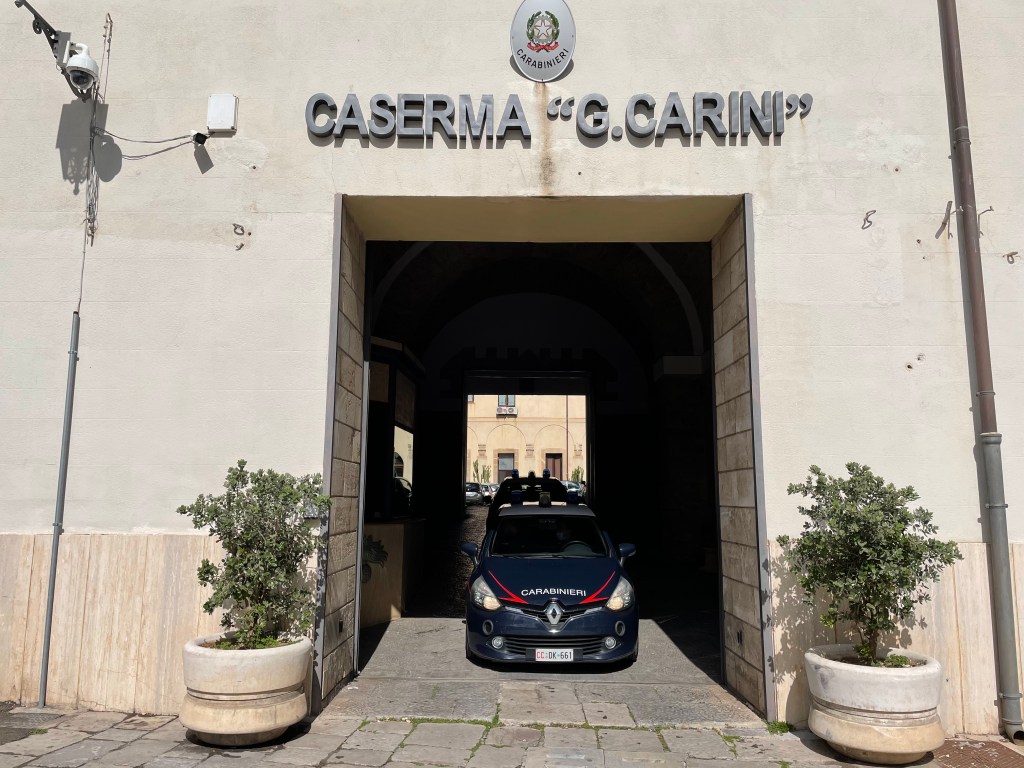 Al momento stai visualizzando Due arresti per rapina e ricettazione: la polizia fa chiarezza sul caso