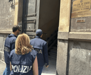 Scopri di più sull'articolo Madre e compagno arrestati per violenza sessuale sulla figlia minore
