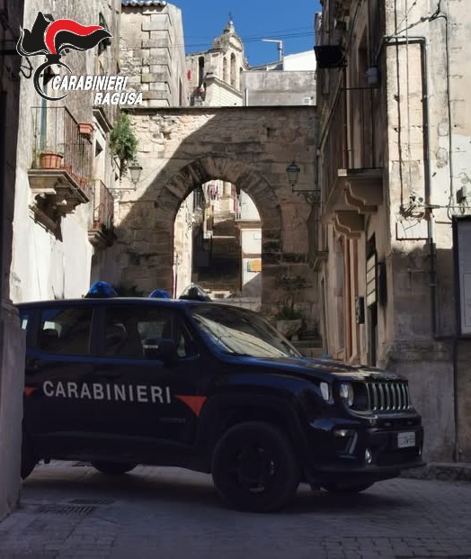 Al momento stai visualizzando Spaccio di droga a Chiaramonte Gulfi: arrestato un giovane di 19 anni