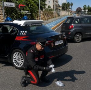 Scopri di più sull'articolo Due arresti per fuga in auto con 100 grammi di cocaina a bordo