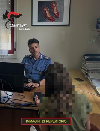 Al momento stai visualizzando Arrestato 32enne per maltrattamenti alla madre: la vicenda scuote la comunità
