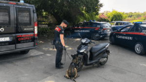 Scopri di più sull'articolo Denunciato un 25enne trovato con droga nello scooter durante un controllo