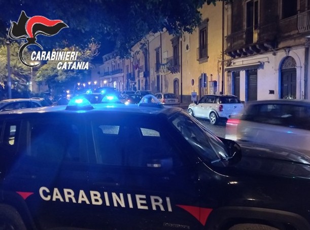 Al momento stai visualizzando 39enne denunciato per evasione e possesso di munizioni nascoste in casa