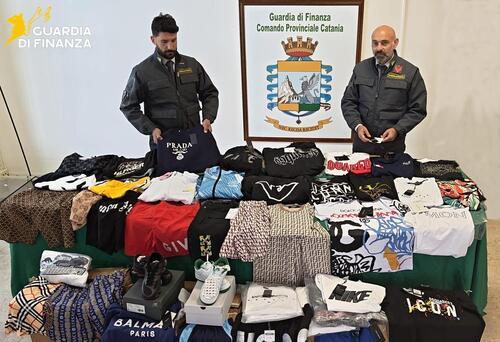 Al momento stai visualizzando Sequestro di 3.200 articoli di moda da parte della Guardia di Finanza