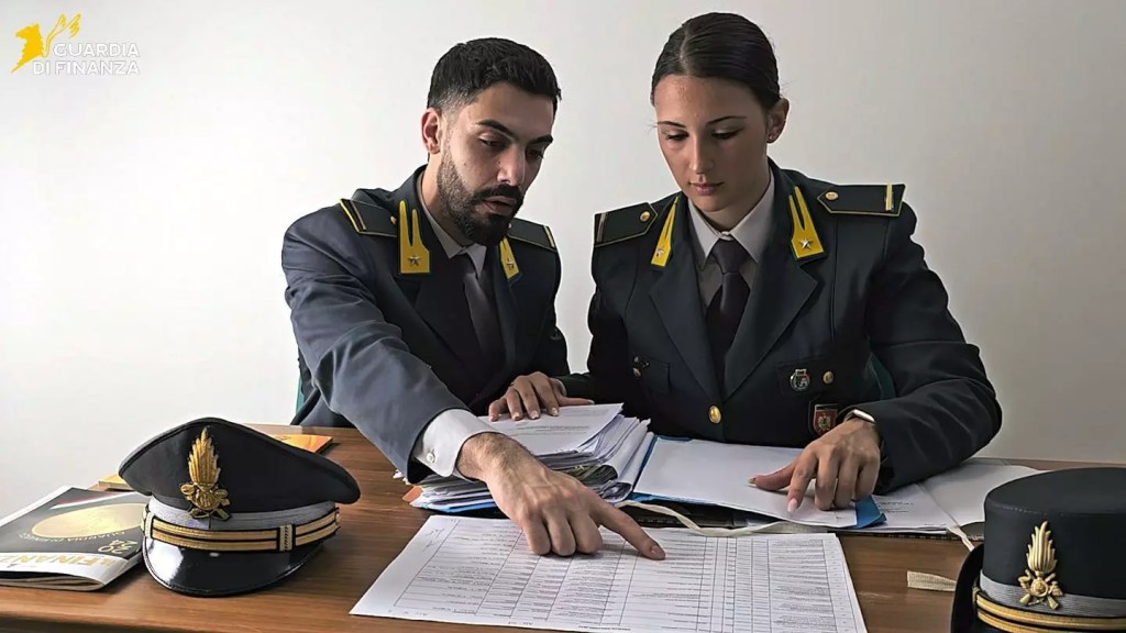 Al momento stai visualizzando Sequestrati 8 milioni per frode fiscale: cinque denunciati per false fatture
