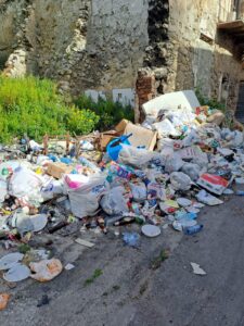 Scopri di più sull'articolo Disciplina ambientale a Favara: discarica abusiva in Via Fonte Canali da tempo