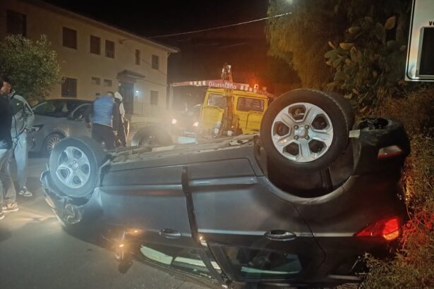 Scopri di più sull'articolo Incidente stradale: auto si ribalta e ferisce una giovane passeggera