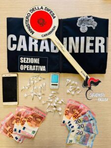 Scopri di più sull'articolo Arrestato 28enne per spaccio di crack e cocaina nel centro di Ragusa