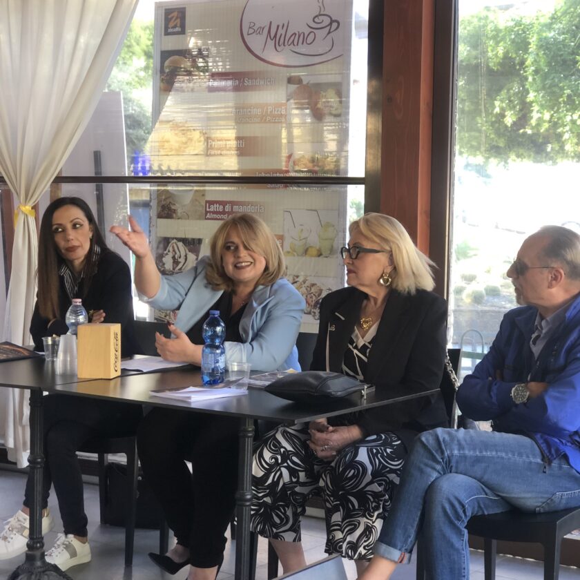 Scopri di più sull'articolo Al Bar Milano di Agrigento svelato il libro “Dietro la maschera” di Vanessa Romano