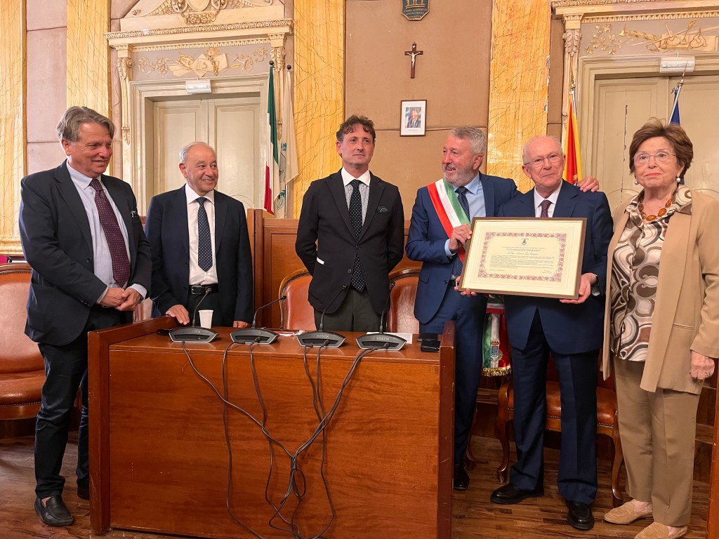 Al momento stai visualizzando Cittadinanza onoraria ad Agrigento per il senatore Enrico La Loggia