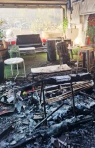 Scopri di più sull'articolo Fiamme avvolgono lounge bar di un consigliere comunale M5s