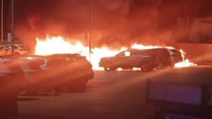 Scopri di più sull'articolo Incendio devasta i locali di Sicily by Car, danni ingenti per l’azienda
