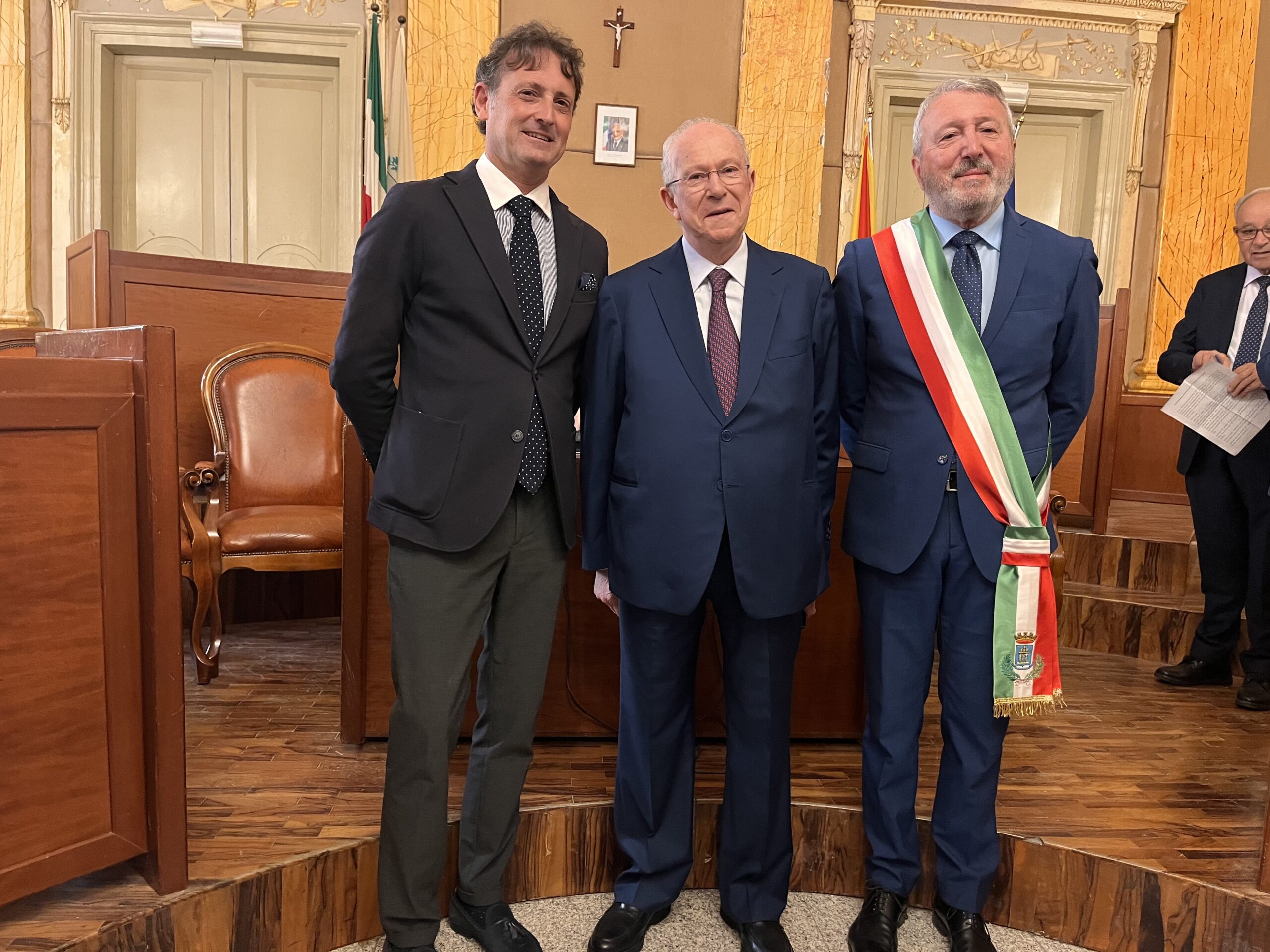 Al momento stai visualizzando Il Sen. Enrico La Loggia riceve la cittadinanza onoraria ad Agrigento