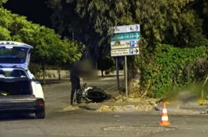 Scopri di più sull'articolo Incidente mortale tra auto e moto: una donna di 47 anni perde la vita