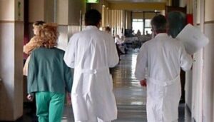 Scopri di più sull'articolo Sanità siciliana in crisi: proposta di stop all’intramoenia per ridurre le attese