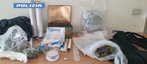 Scopri di più sull'articolo Arrestato 33enne: sequestrati 2,5 chili di marijuana nella sua abitazione