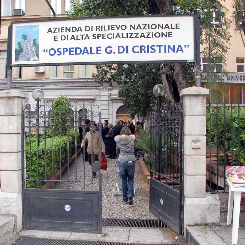 Al momento stai visualizzando Bimbo caduto nel vuoto a Villaseta: ora è in ospedale a Palermo